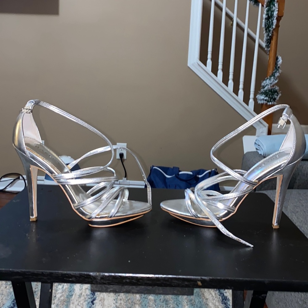 Size 8 - Silver Heel
